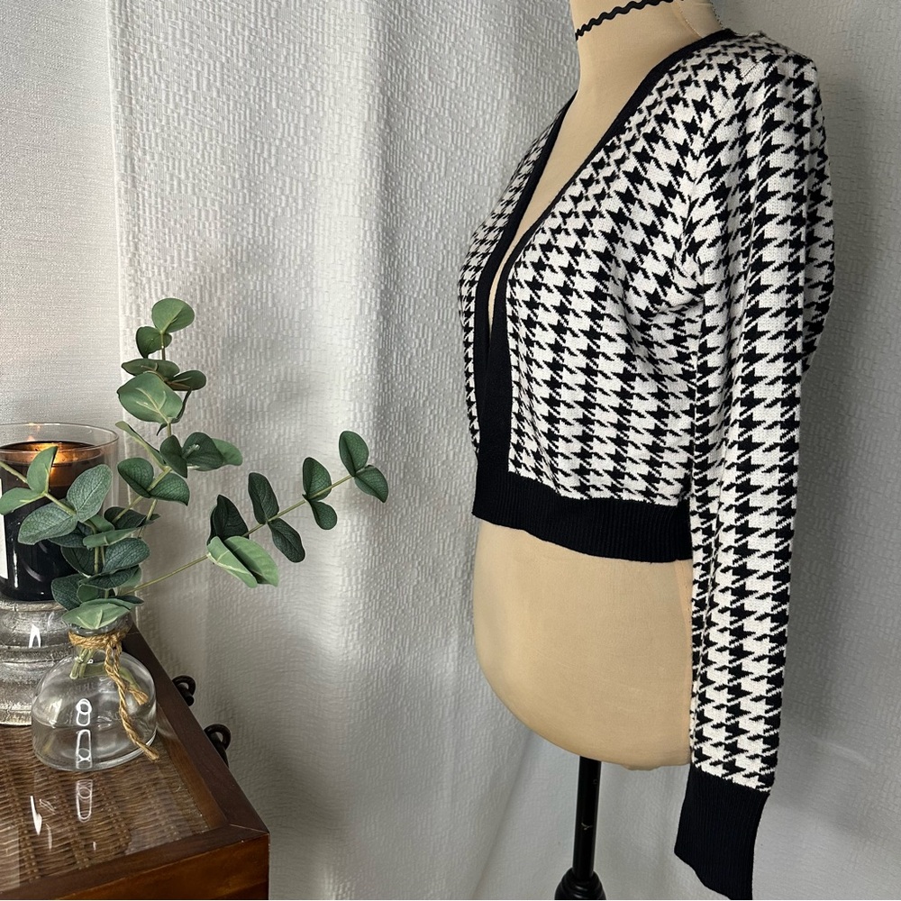 Papaya Black and White Houndstooth Cardigan - Picture 2 of 9